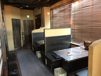 大和八木駅近くでランチが食べられるたつ屋の内観