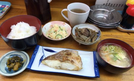大和八木駅近く「うえだ」の日替わりランチ定食