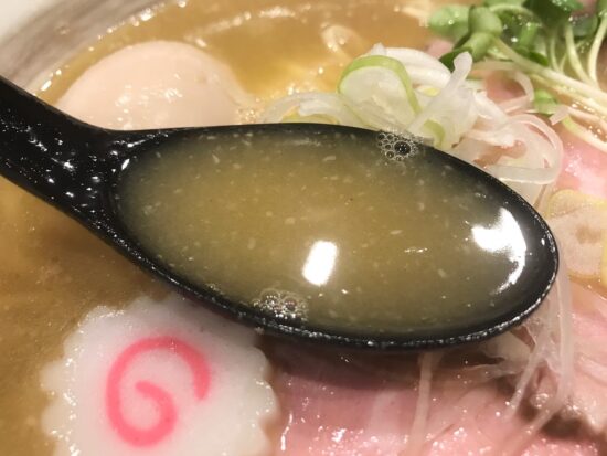 奈良市のラーメン店「NOROMA：のろま」のラーメンスープ