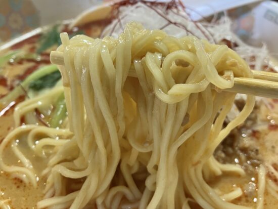 橿原市「食道楽」担々麺の麺アップ写真