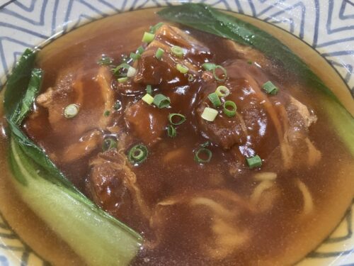 「台湾料理吉味」の角煮麺アップ写真