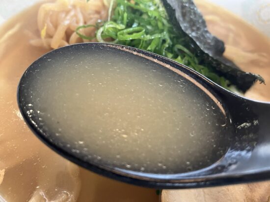 八洋の醤油豚骨スープ