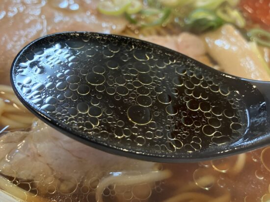 奈良市「おしたに」醤油そばのスープ