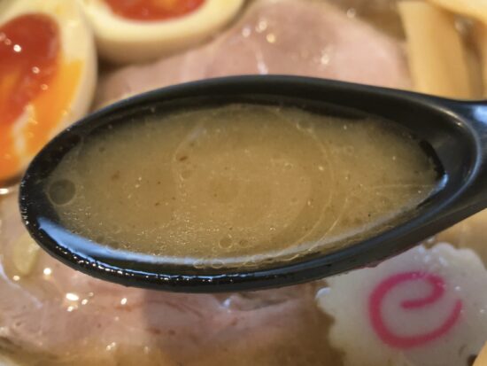 橿原市「麺屋いちびり」特製らーめんスープ写真