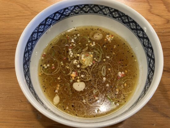 橿原市「つけ麺いちびり」Aつけ麺のスープ写真