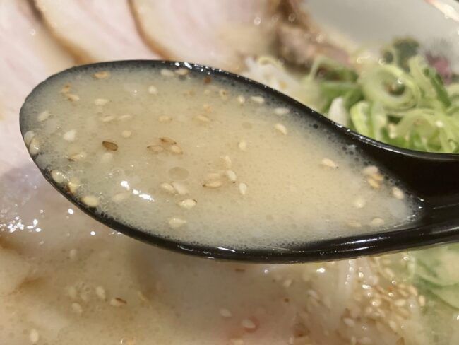 原本「走麺屋」白とんこつラーメンのスープアップ写真