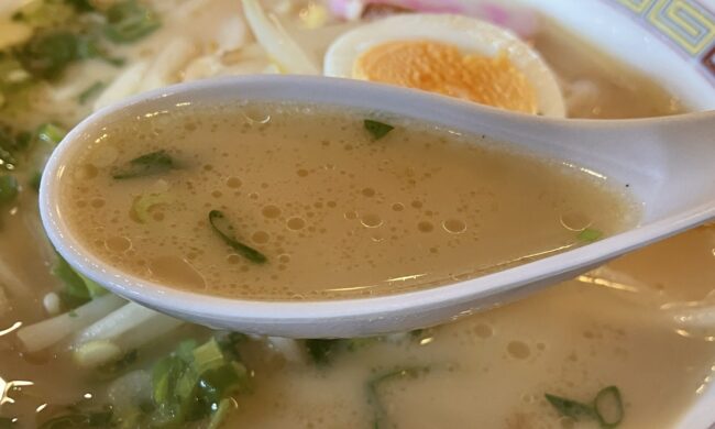 橿原市「中華飯店」トンコツラーメンのスープアップ