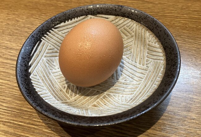 大阪松屋町「青葉らあめん」ミニ角煮丼の生卵