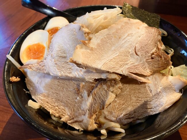 大和高田市「ジャンク屋剣」味玉豚入りつけ麺のアップ写真