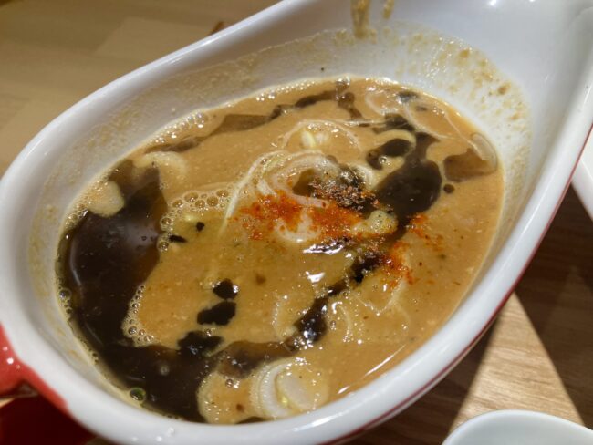 奈良市富雄「鶏スタイル林」トリの味噌つけ麺　スープ写真①
