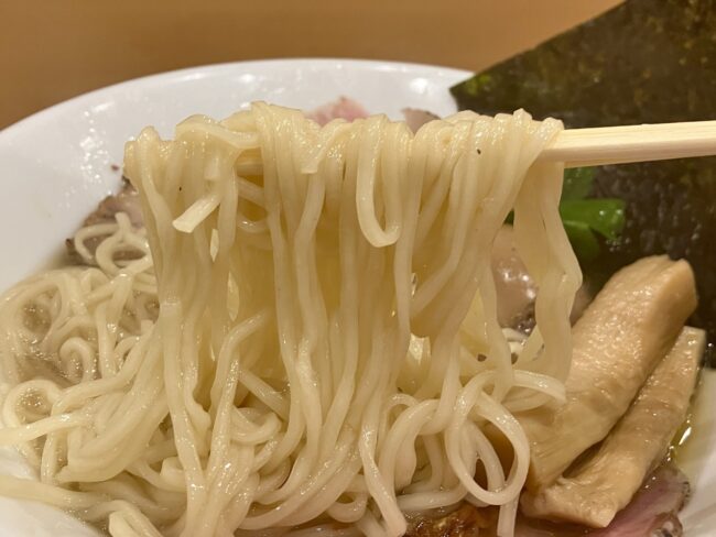 大阪市「なにわ麺次郎」黄金貝らーめん（特製）麺アップ写真