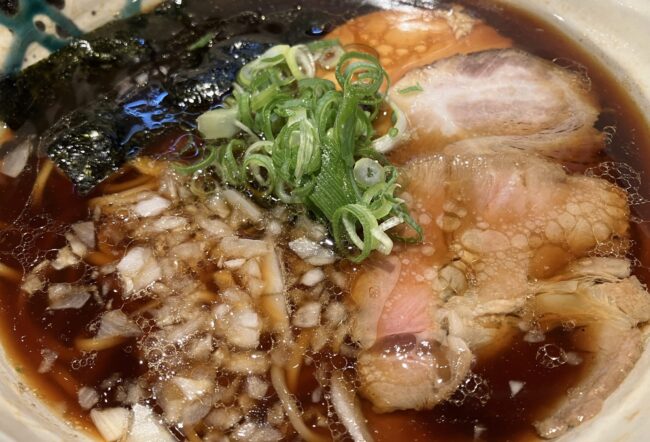 奈良市「みなみ食堂」濃口醤油のアップ写真