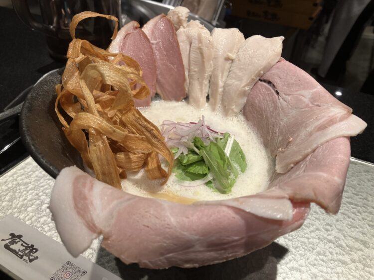 奈良市「鶏soba座銀」鶏sobaチャーシュー増しの全体写真