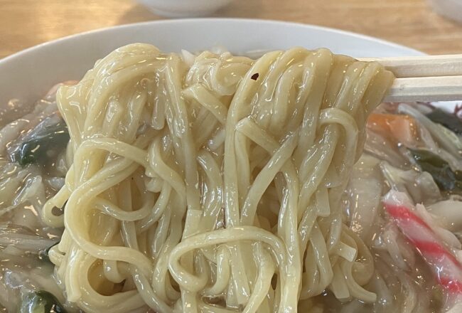 橿原市「大阪王将橿原店」海鮮チャンポンの麺アップ写真