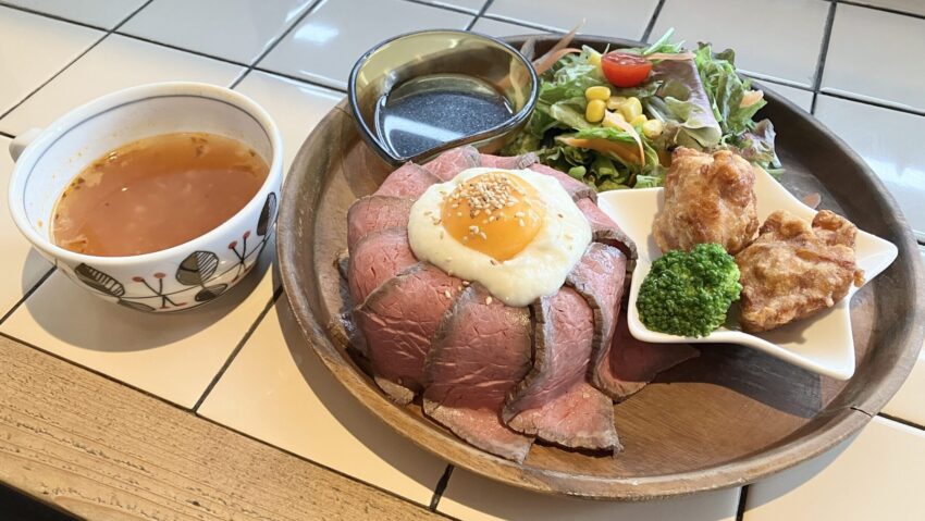 桜井市「UG」ローストビーフのドーム丼全体写真