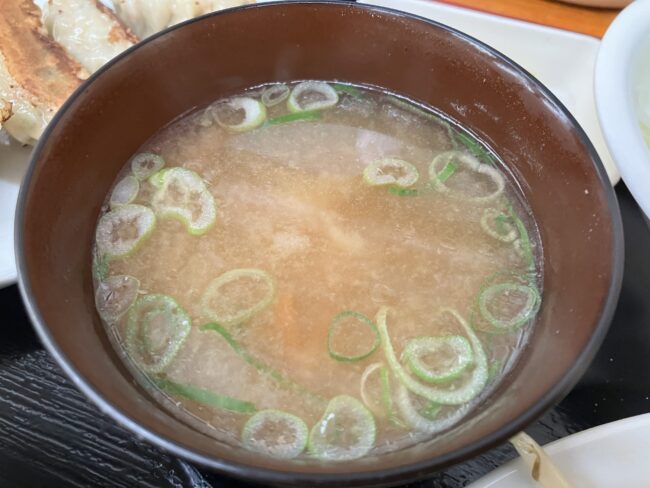橿原市「光洋亭」ニラレバ定食の味噌汁写真