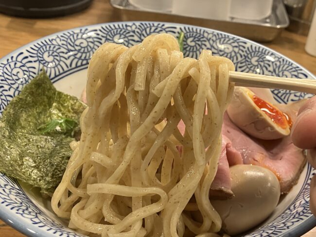 橿原市「つけ麺いちびり」麺アップ写真