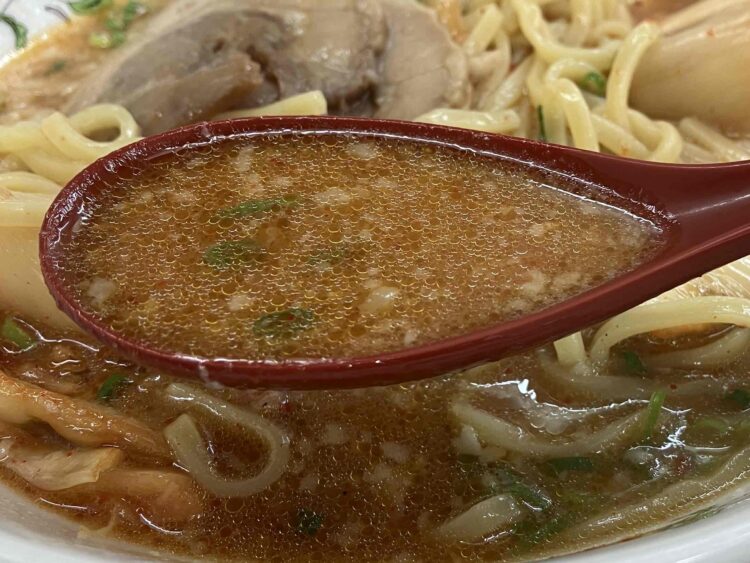 餃子の王将「キムチラーメン」混ぜた後のスープ写真