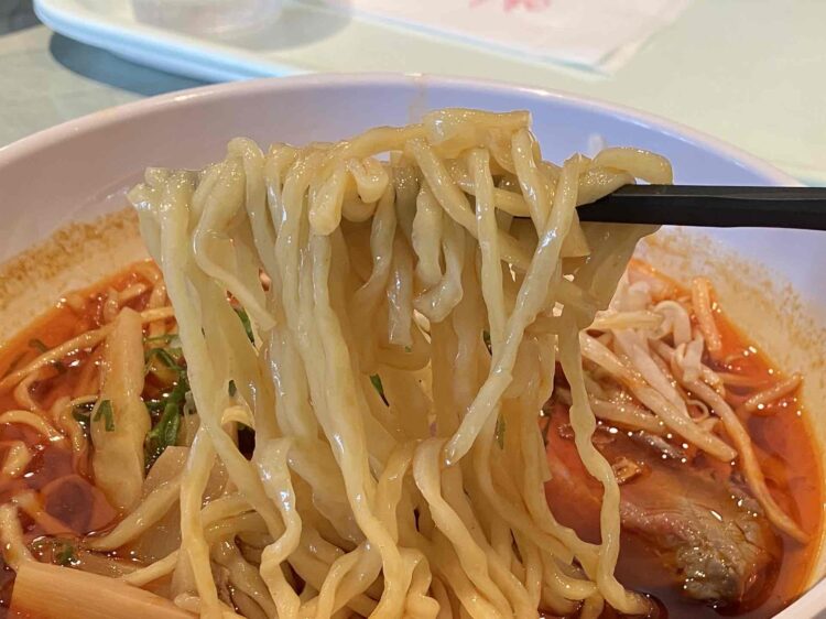 志摩スぺイン村アミーゴ「四条貴音のなんと妖音な！らぁめん」麺アップ写真