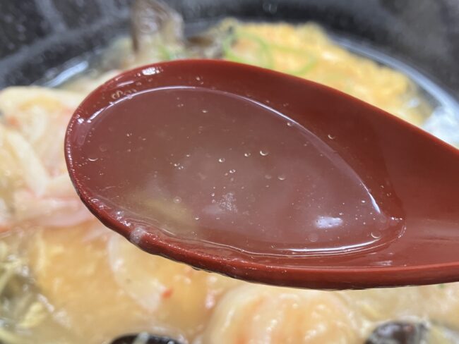 餃子の王将「極王天津麺」スープアップ写真