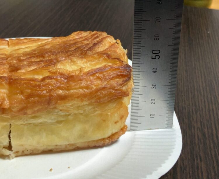 ファミリーマート「じわるバターみたいなディニッシュ」タテの大きさ測定
