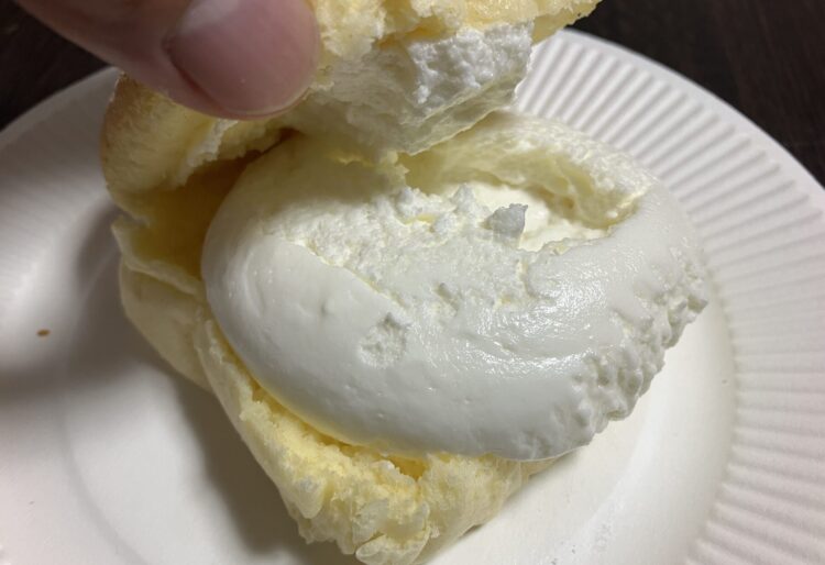 ファミリーマート「クリームがおいしいふわふわ台湾カステラ」中のクリーム写真