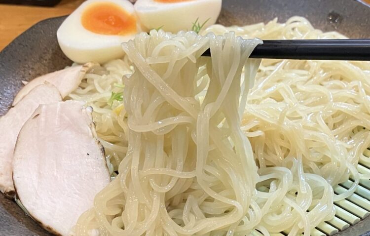 橿原市・ラー麺あす香「しお冷やしざるらーめん」麺アップ写真