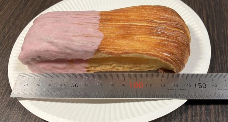 ローソン「バター香るパンスイス 苺＆カスタード」ヨコの長さ測定写真