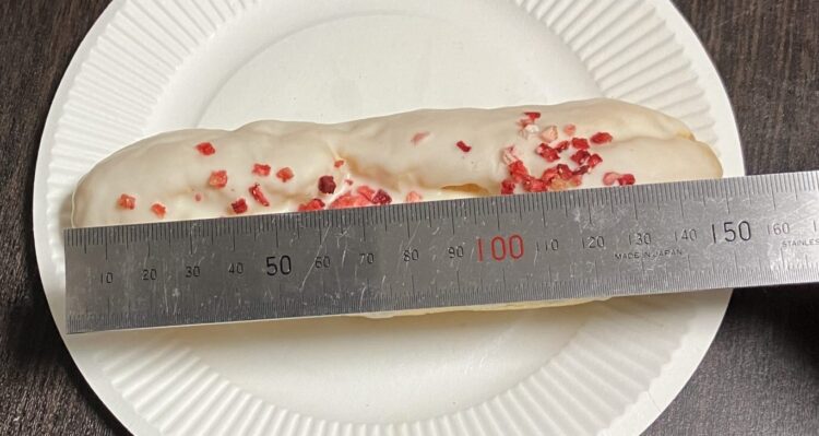 ローソン「苺のエクレア」ヨコの長さ測定写真