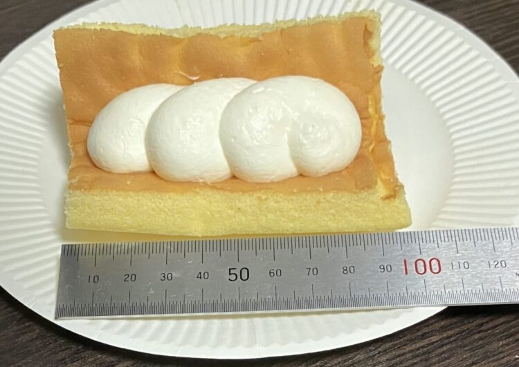 ローソン「ワンハンドなプレミアムロールケーキ」ヨコの長さ測定写真
