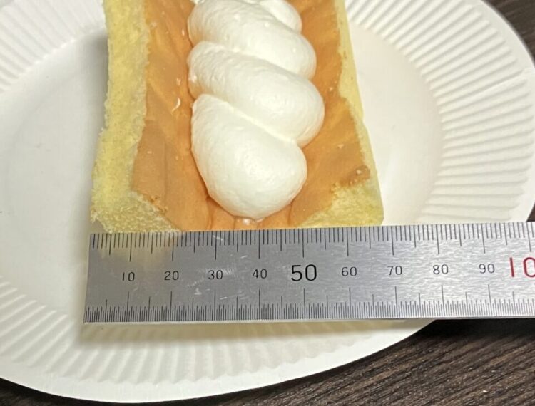 ローソン「ワンハンドなプレミアムロールケーキ」タテの長さ測定写真