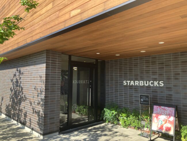 スターバックス「橿原中和幹線常盤店」入り口前写真