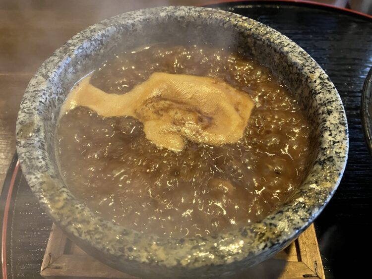 麺の道あをによし「特選魚介鶏つけ麺（松）」スープ全体写真