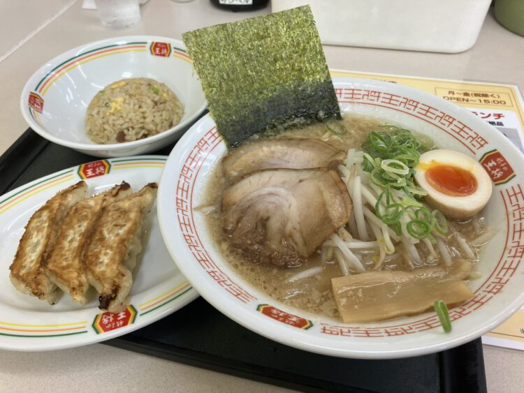 餃子の王将ラーメンセット全体写真