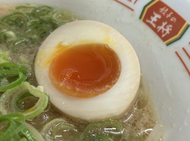 餃子の王将「餃子の王将ラーメン」煮たまごアップ写真