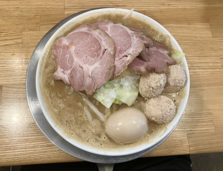 天理市「麺場力皇」力皇ラーメン全部のせ全体写真