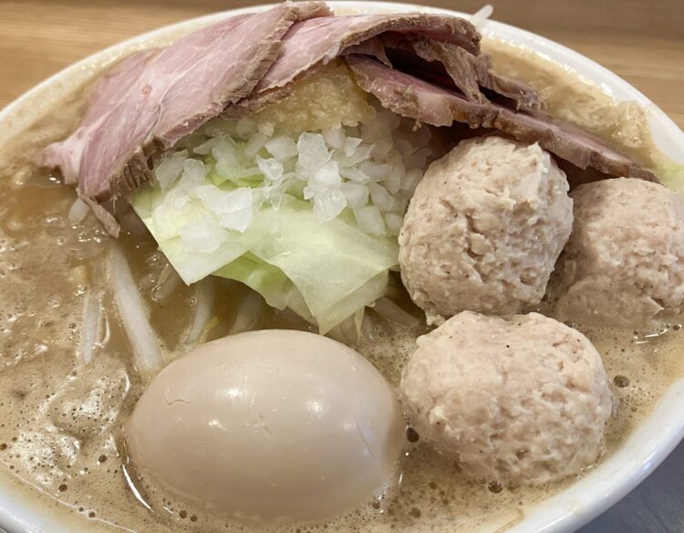 天理市「麺場力皇」力皇ラーメン全部のせアップ写真②