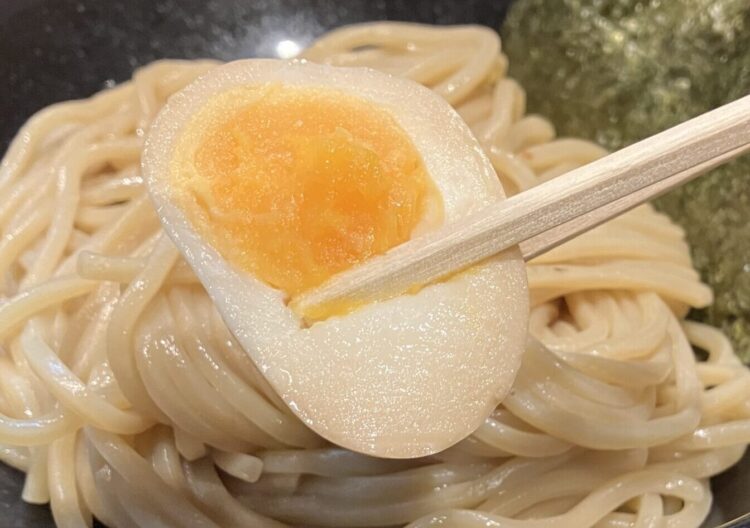 橿原市麺屋しりとり「味玉つけ麺」味玉アップ