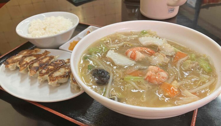 奈良県斑鳩町「オリンピック飯店」チャンポン定食全体写真②