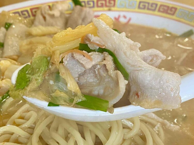 天理スタミナラーメン「スタミナラーメン」トッピングアップ写真