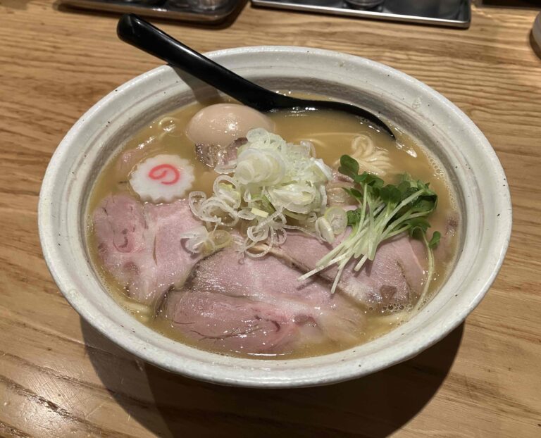 奈良市「麺屋NOROMA」特選鶏そば全体写真