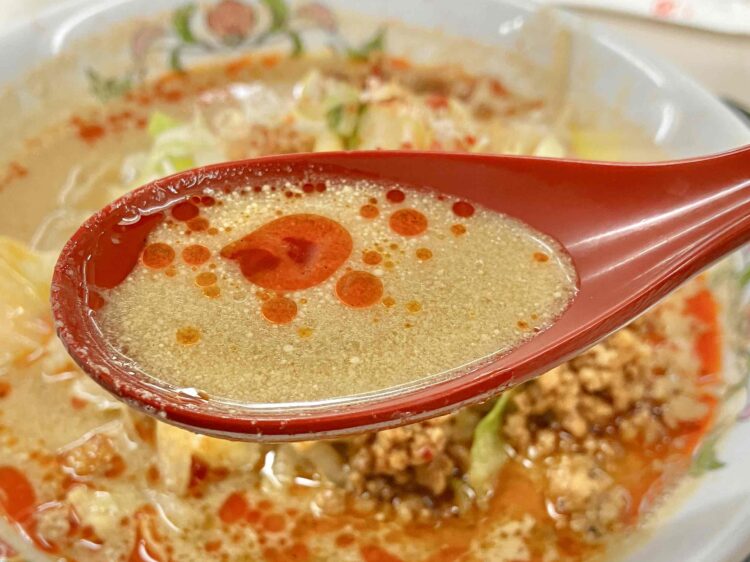 餃子の王将「野菜たっぷり担々麺」スープ写真