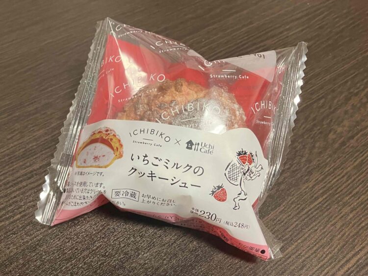 ファミリーマート「いちごミルクのクッキーシュー」パッケージ写真