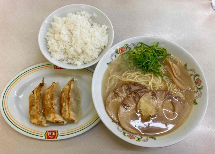 餃子の王将「こってりラーメンセット」全体写真