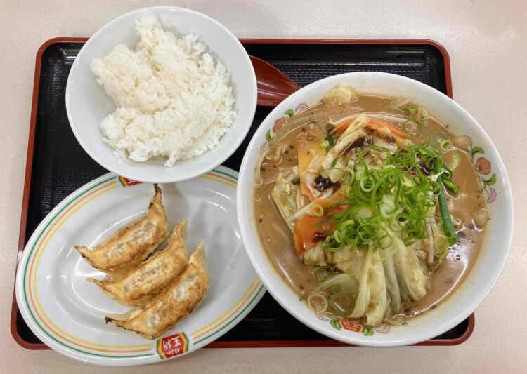 餃子の王将「焦がしニンニク味噌ラーメンフェアセットＢ」全体写真