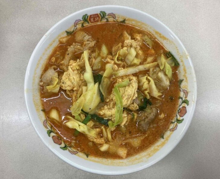 餃子の王将「豚辛ラーメン」全体写真