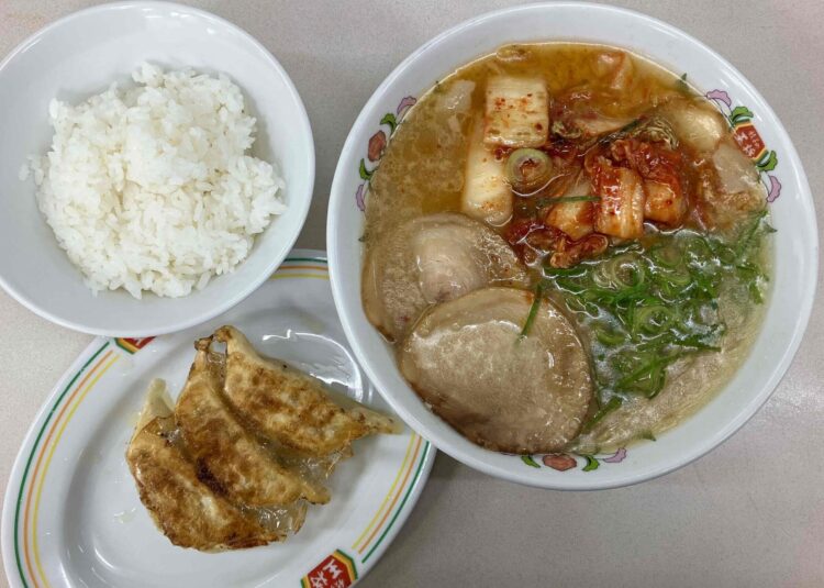 餃子の王将「キムチラーメンセット」全体写真①