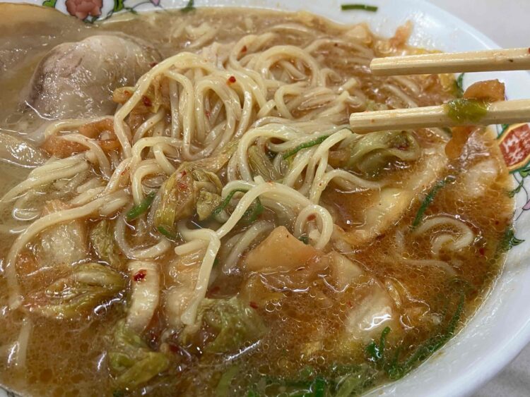 餃子の王将「キムチラーメン」混ぜた後のアップ写真