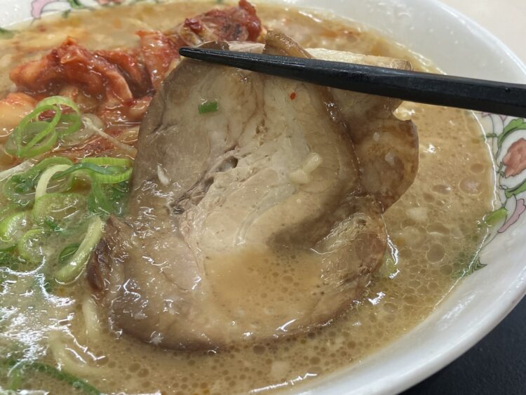 餃子の王将「キムチラーメン」チャーシュー写真