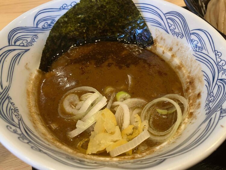 奈良・橿原の麺屋たけ井「特製つけ麺」スープ全体写真